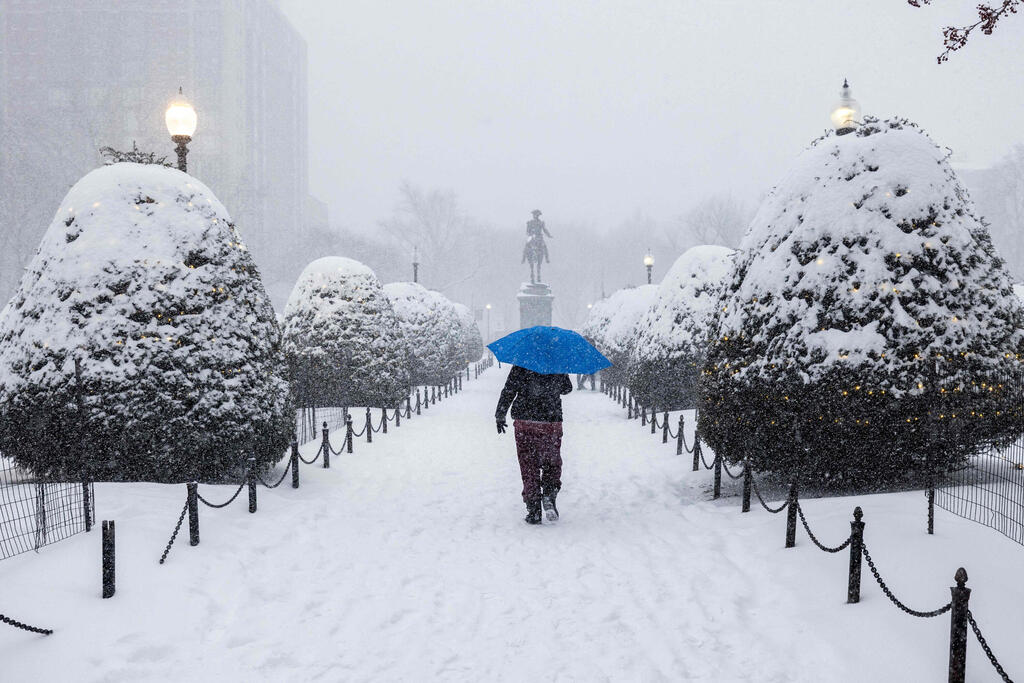 גם בוסטון נצבעה לבן (צילום: Scott Eisen / GETTY IMAGES NORTH AMERICA / AFP) ארה"ב סופה סופת שלגים בוסטון