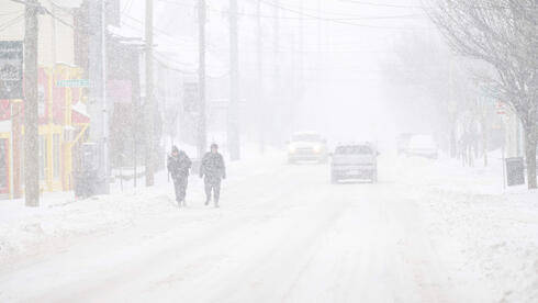 ארה”ב קופאת מקור, לפחות 25 מתו בסופה: „מזג האוויר הקיצוני יימשך עד פברואר”