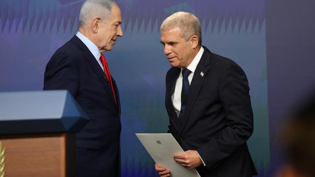 Gal Hirsch alongside Prime Minister Benjamin Netanyahu at the press conference after the last hostage was returned (Photo: Noam Rivkin Fenton) ראש הממשלה במסיבת עיתונאים משותפת עם מתאם שו"ן