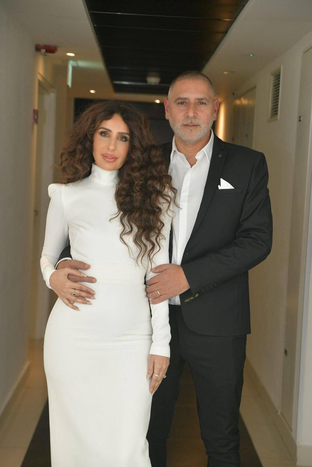 ''אני מרגישה את הכובד של הגיל''. עם הבעל (צילום: פרטי) מירי כהן אלין כהן עבור הברזייה