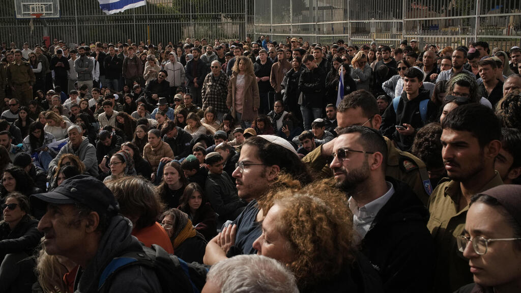 טקס האשכבה של רן גואילי (צילום: AP Photo/Leo Correa) רס"ר רן גואילי ז"ל מובא למנוחות