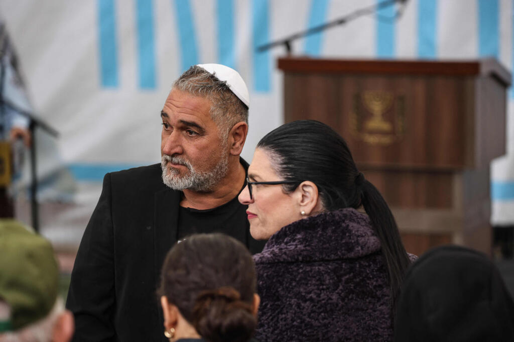 טליק ואיציק גואילי בהלוויית בנם רן ז"ל (צילום: ilia yefimovich / AFP) רס"ר רן גואילי ז"ל מובא למנוחות