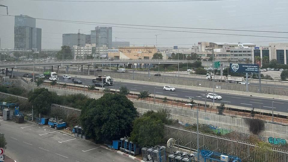 אובך בראשון לציון (צילום: טל אמודאי) אובך בראשון לציון