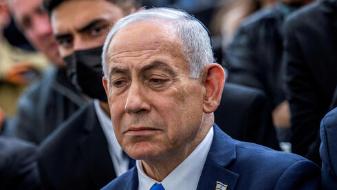 נישא על כנפי גיבורים מתים