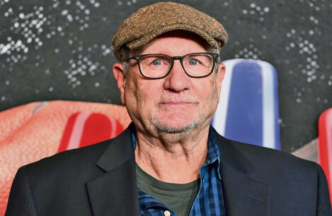 אד אוניל בפרימיירה של הסדרה