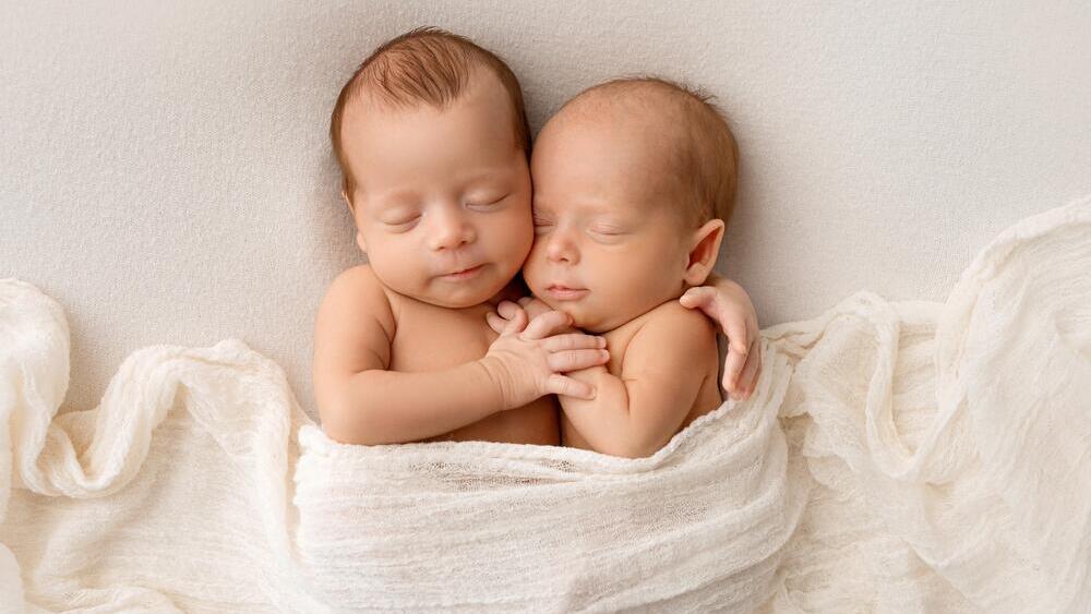 Twin studies have long been used to measure genetic influence (Photo: Shutterstock) תאומים זהים