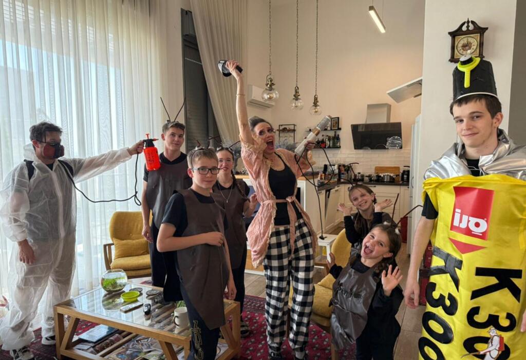 משפחת ג'ונס חוגגת פורים