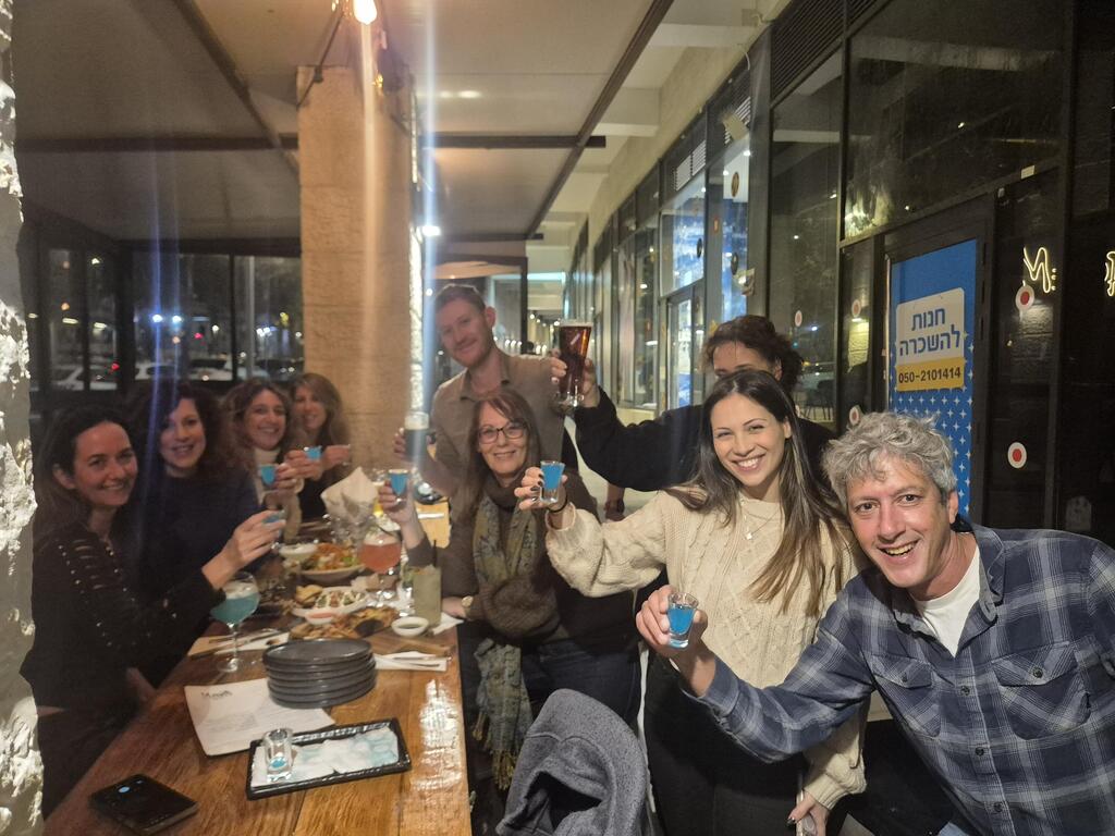 פתחנו שולחן פתחנו שולחן