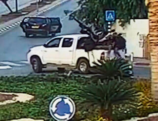 הרכב של משפחת סויסה ב־7.10 . היו טעויות והיו גם פשעים, אבל על סויסה או ביבס לא עשו סרט | צילום: כאן 11