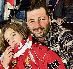 עידו חג'ג' עם בנו ביציע | צילום: מהרשתות החברתיות