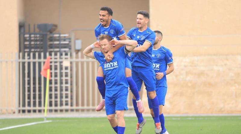 שחקני הפועל עכו חוגגים (חג'אג' רחאל) שחקני הפועל עכו חוגגים