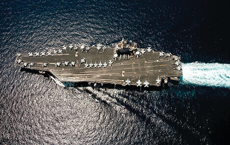 נושאת המטוסים "לינקולן" בים הערבי