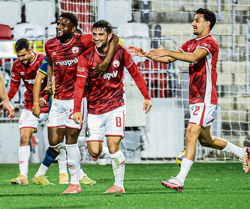 חמודי כנעאן אחרי השער הנפלא שהבקיע נגד ריינה חמודי כנעאן אחרי השער הנפלא שהבקיע נגד ריינה