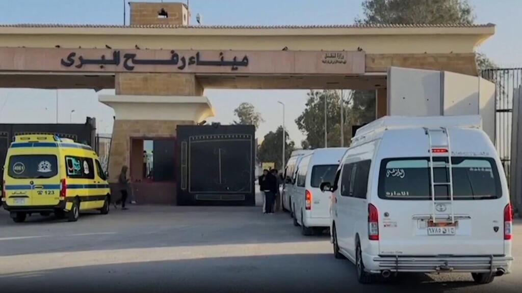 Rafah crossing starts operating again (Photo: Reuters) מעבר רפיח, היום