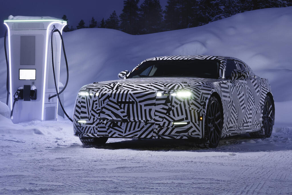 מול רולס רויס: יגואר חשמלית בדרך