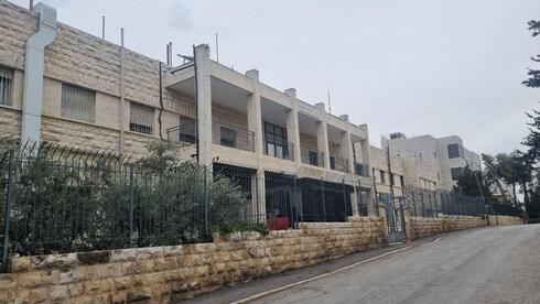 דרך צרפת – ללא פיקוח: כך פועל המימון הקטארי בירושלים במסלול „עוקף ישראל”