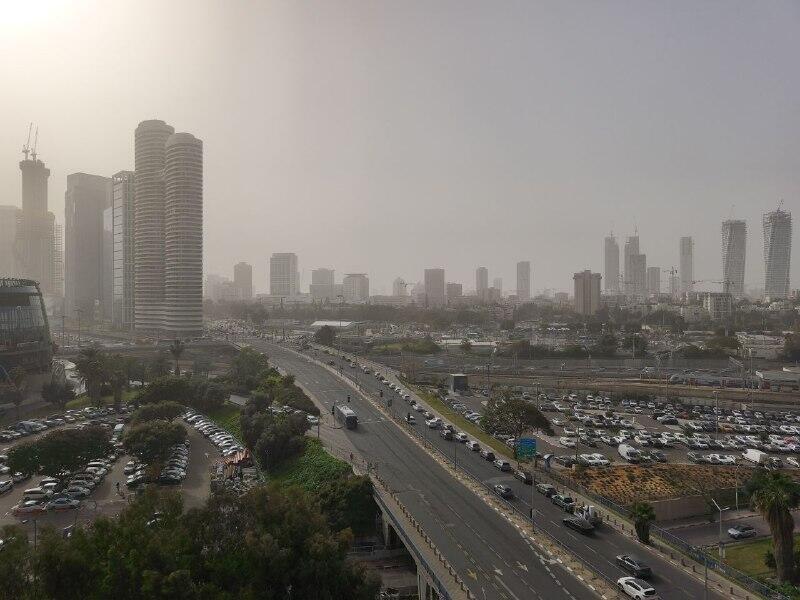 האובך בגוש דן (צילום: אורן רייס) האובך בגוש דן