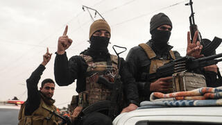 כוחותיו של נשיא סוריה א-רע שנכנסו לעיר אל-חסכה חסכה באזור שהיה עד כה בשליטת כורדים מ- SDF כוחותיו של נשיא סוריה א-רע שנכנסו לעיר אל-חסכה חסכה באזור שהיה עד כה בשליטת כורדים מ- SDF