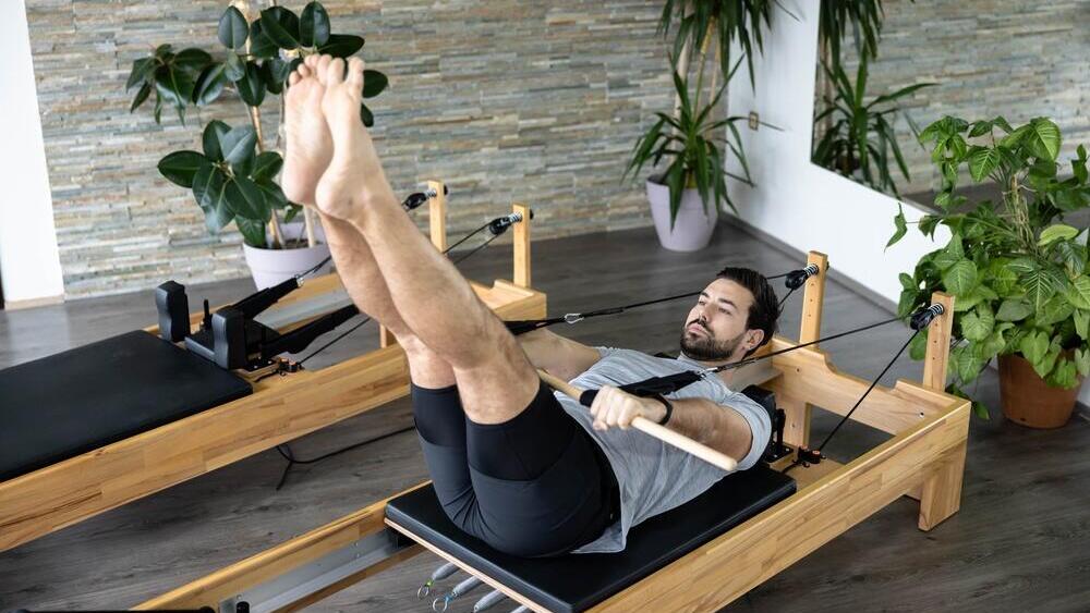 חיזוק מרכז הגוף. פילאטיס (צילום: shutterstock) פילאטיס לגברים