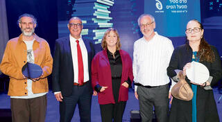 פרצ'ק (מימין), מנכ"ל מפעל הפיס בני דרייפוס, קלדרון, לארי וחרש, אתמול בטקס בירושלים