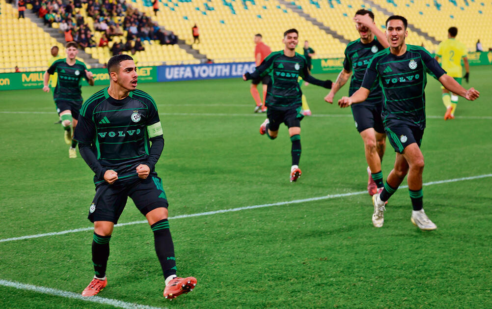 שחקני מכבי חיפה חוגגים את הניצחון על נאנט