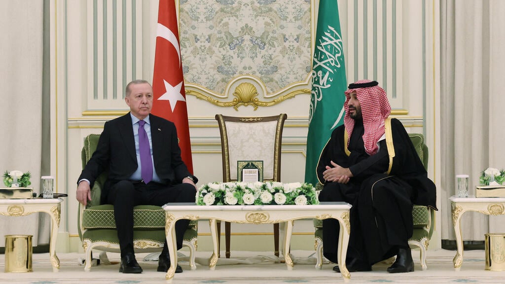 'Without normalization, Saudi Arabia will look for another partner' (Photo: Murat Cetinmuhurdar/Turkish Presidential Press Office/Handout via Reuters) ריאד סעודיה נשיא טורקיה רג'פ טראיפ ארדואן עם מוחמד בן סלמאן