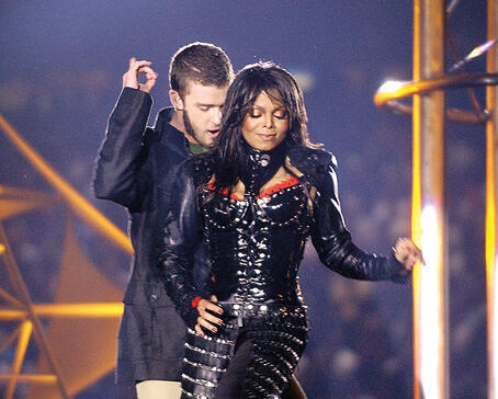 תקרית לא דיפלומטית. ג׳נט ג׳קסון וג׳סטין טימברלייק בסופרבול (ELISE AMENDOLA, AP) תקרית לא דיפלומטית. ג׳נט ג׳קסון וג׳סטין טימברלייק בסופרבול