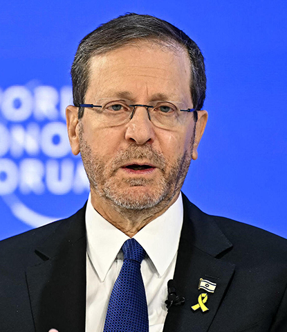 President Isaac Herzog (Photo: Fabrice COFFRINI / AFP) נשיא המדינה יצחק הרצוג העניק חנינה ממאסר לאב שגנב מכספומטים כדי להציל את בתו