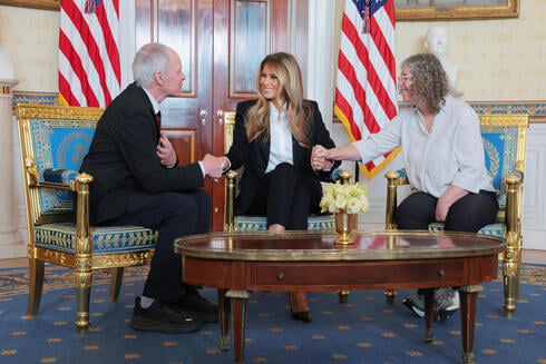 Melania Trump trifft sich mit einer freigelassenen ...