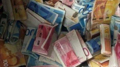 בשקל, באירו, בדולר: כמויות המזומן שנתפסו אצל משפחות פשע | תיעוד