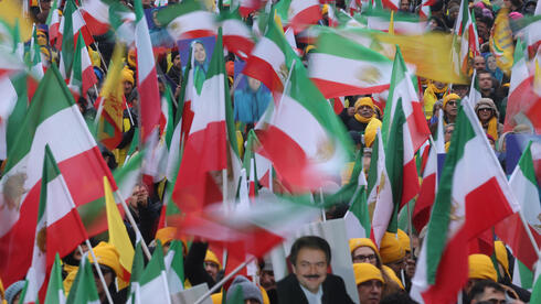 Trump, Iran talk diplomacy. Is war really is off the table?