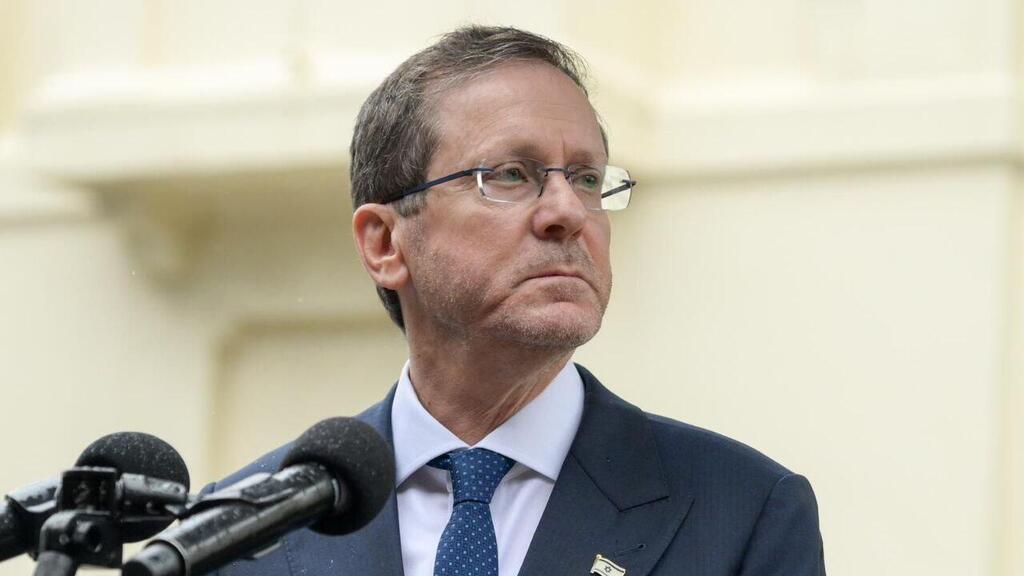 President Isaac Herzog (Photo: Maayan Toaf/ GPO) ביקור הנשיא באתר ההנצחה לנפגעי הפיגוע בבונדיי ביץ'