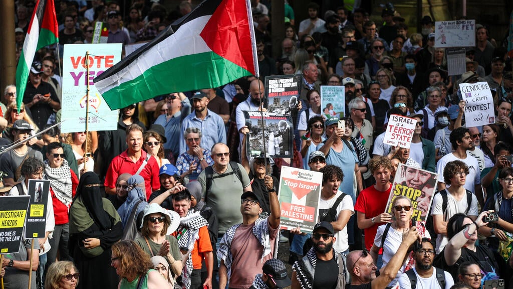 Photo: Lisa Maree Williams/Getty Images מפגינים נגד ביקור הנשיא הרצוג בסידני