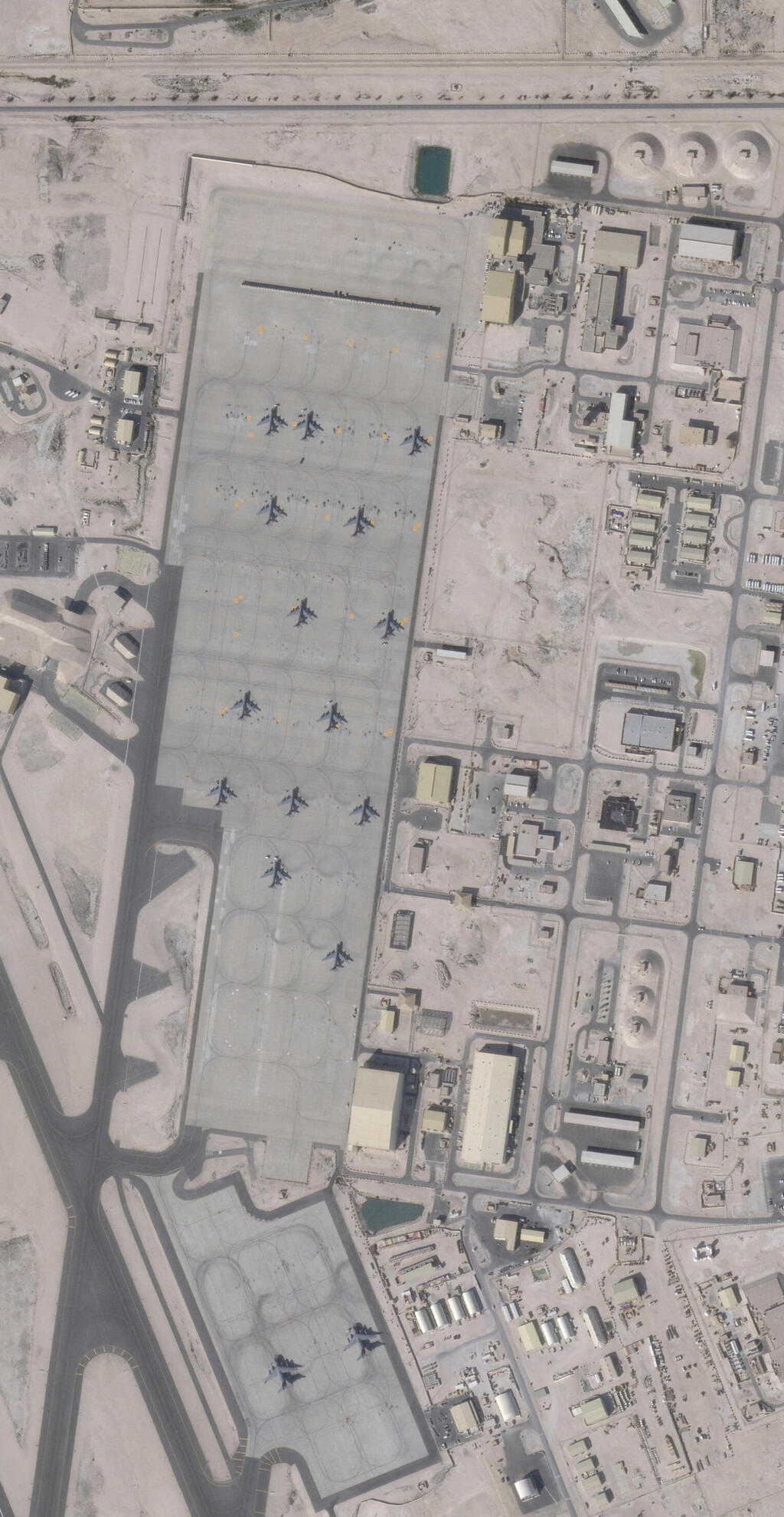 SBoeing KC-135 Stratotankers, C-17 Globemaster III, C-130 Hercules and RC-135 aircraft at Al-Udeid Air Base in Qatar, February 1, 2026 (Photo: 2026 PLANET LABS PBC/Handout via Reuters) בסיס אל-עודייד
