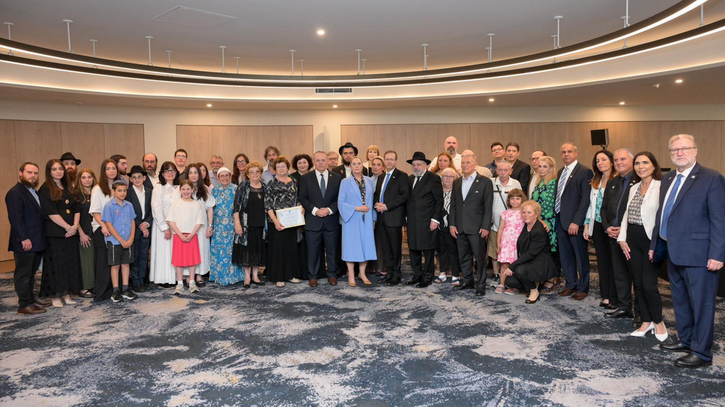 Family members of victims of Bondi Beach massacre (Photo: Maayan Toaf/GPO) נשיא המדינה בטקס זיכרון בבית חב"ד יחד עם ראש ממשלת אוסטרליה