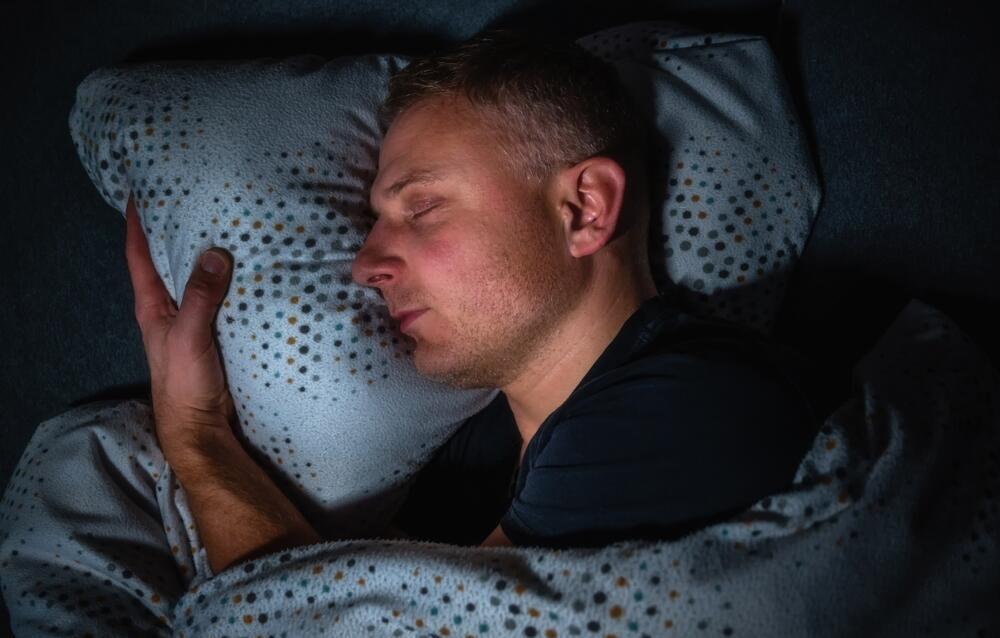 חיסכון בשינה. יש דבר כזה? (צילום: shutterstock) שעות שינה