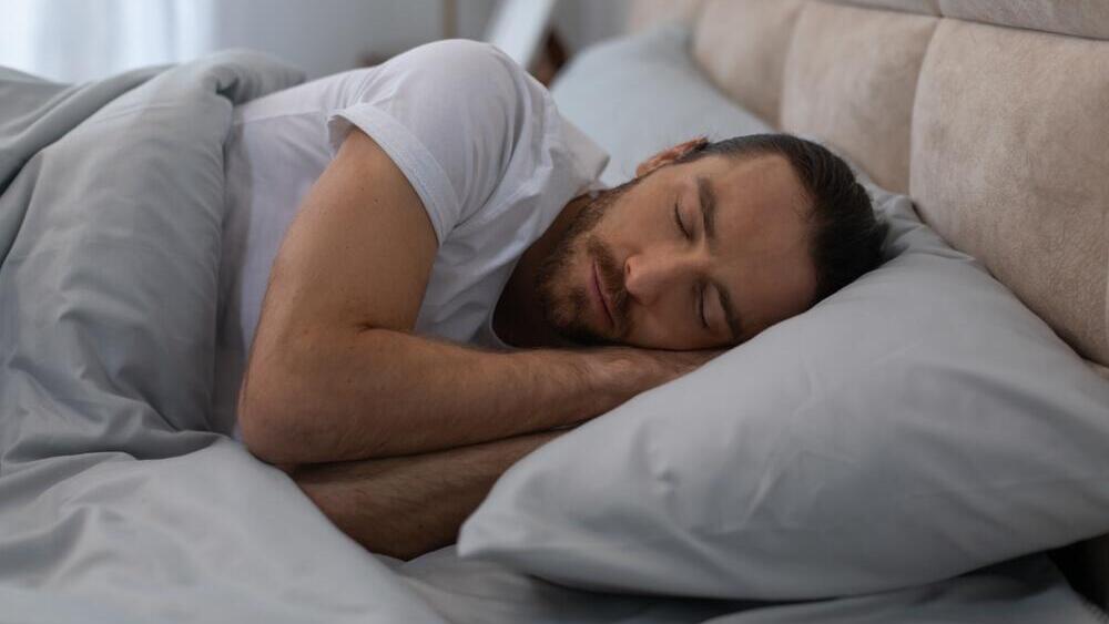 ''אפשר לצבור חוב, אבל אי אפשר לצבור עודף" (צילום: shutterstock) שעות שינה
