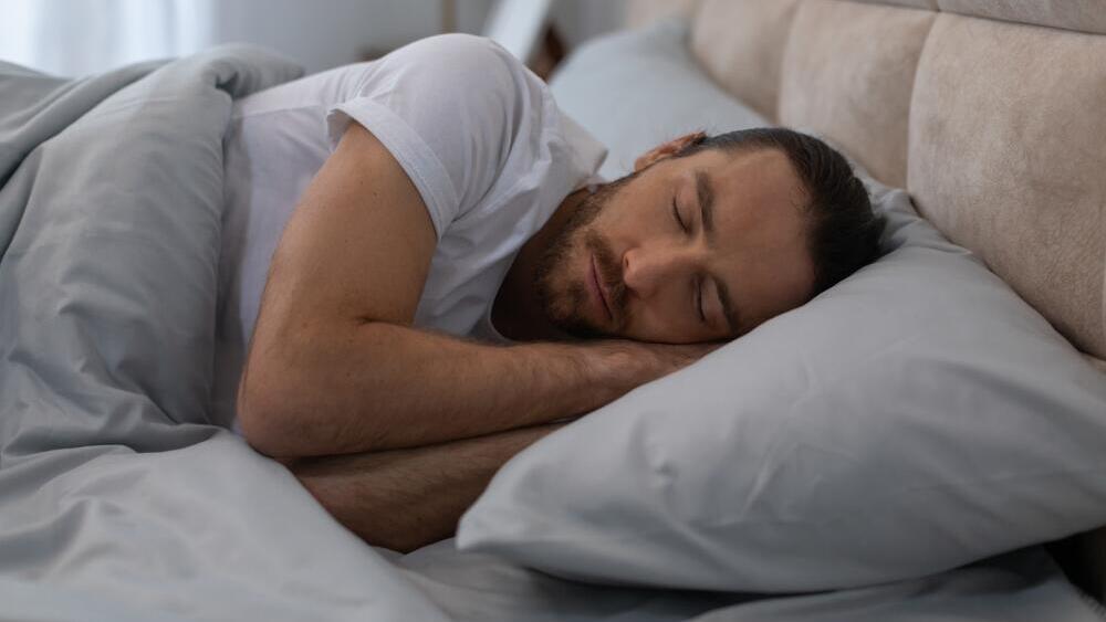 הקפידו על שינה איכותית (צילום: shutterstock) שעות שינה