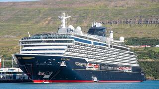 אקפסלורה 1 מול חופי איסלנד