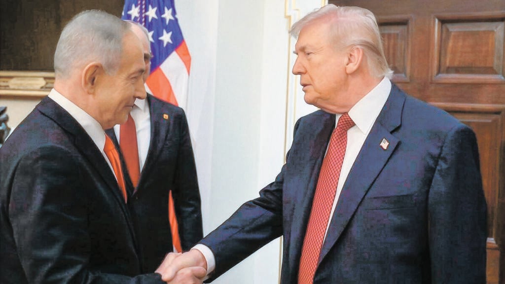 US President Donald Trump and Prime Minister Benjamin Netanyahu during their meeting at the White House (Photo: Avi Ohayon/GPO) נשיא ארצות הברית דונלד טראמפ וראש הממשלה בנימין נתניהו בפגישתם בבית הלבן