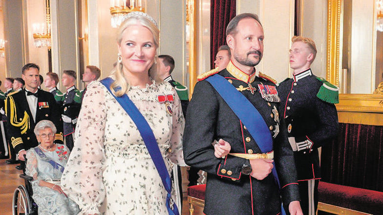 Norwegian Crown Princess Mette-Marit with her husband (Photo: Javad Parsa/AP) נסיכת הכתר הנורבגית מטה מאריט עם בעלה