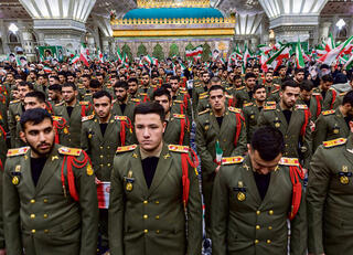 טקס יום השנה ה־47 למהפכה, טהרן. עדיף להמשיך את הסנקציות גם בלי הסכם, מאשר להגיע להסכם שיסיר אותן | צילום: גטי אימג'ז, Majid Saeedi