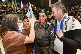 נועה מזרחי עם הוריה ואחיה בטקס אתמול