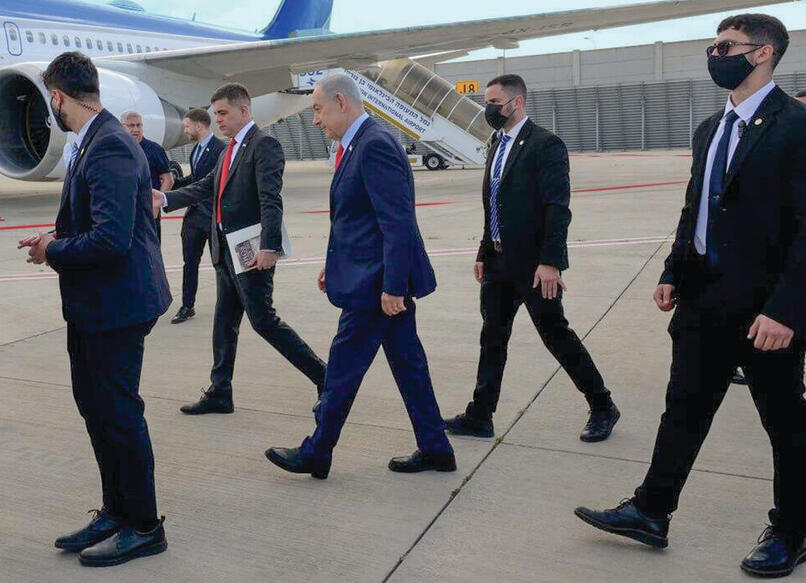 רה"מ נתניהו בדרך ל"כנף ציון". בסביבתו הכתירו את הנסיעה כהצלחה | צילום: אבי אוחיון, לע"מ (צילום: אבי אוחיון, לע"מ) רה"מ נתניהו בדרך ל"כנף ציון". בסביבתו הכתירו את הנסיעה כהצלחה | צילום: אבי אוחיון, לע"מ