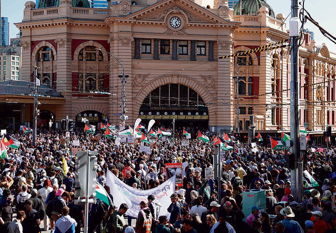 הפגנה פרו־פלסטינית סוערת נגד הרצוג