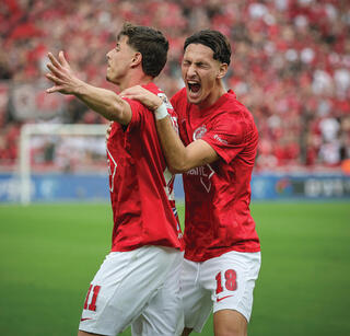 ארצ'ל חוגג עם טוריאל בבלומפילד