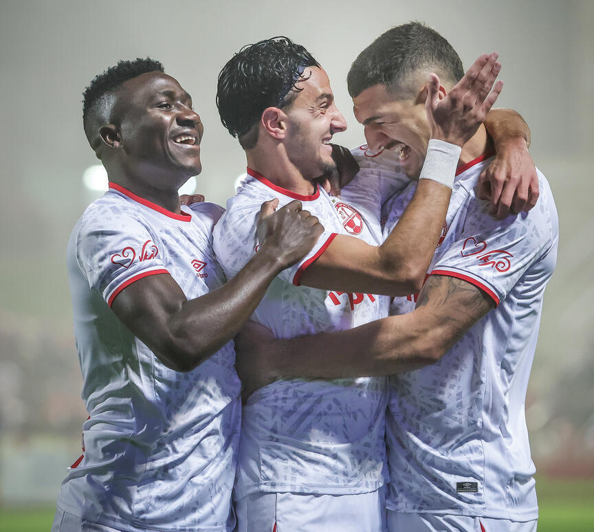 בלוריאן, מזרחי וקאנגווה צוהלים באשדוד בלוריאן, מזרחי וקאנגווה צוהלים באשדוד