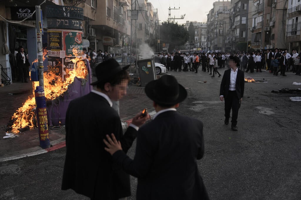 Photo: AP Photo/Oded Balilty בני ברק
