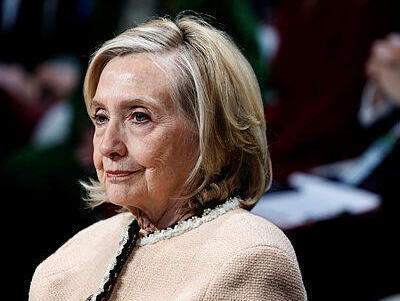 הילרי קלינטון על מסמכי אפשטיין - שבהם מופיע גם בעלה: 