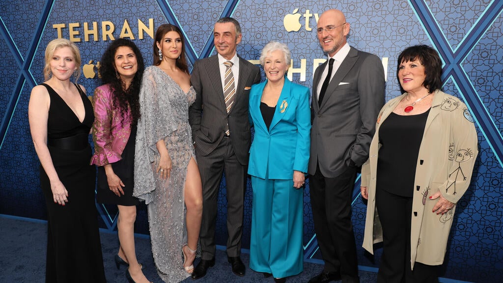Dana Eden (left) and the cast of the second season of 'Tehran' (Photo: Dia Dipasupil/Getty Images) דנה עדן (משמאל) וקאסט העונה השנייה של "טהרן"